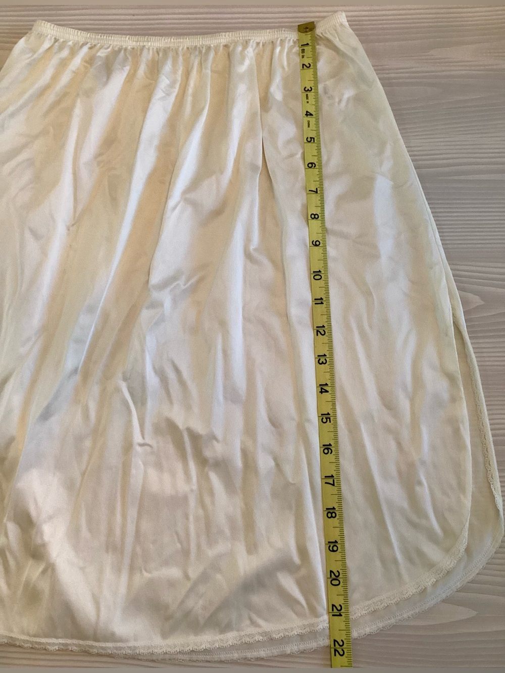 Vintage Vanity Fair Half Slip Ivory Cream Style 11–760 Size 22” Medium 90s-Y2K - Picture 5 of 7